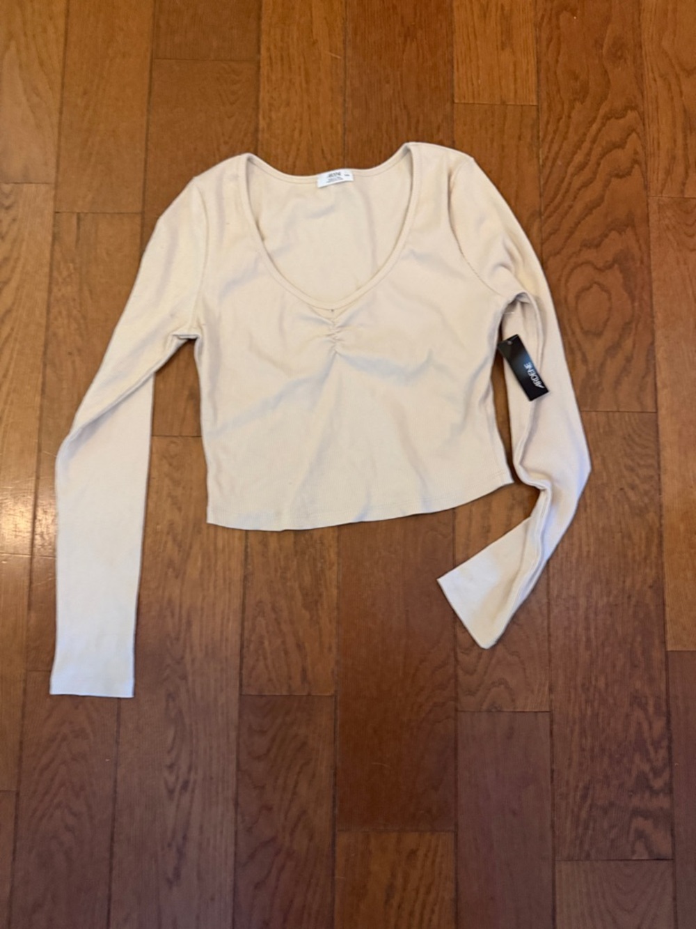 Ardene Cream Long Sleeve V-Neck Crop Top